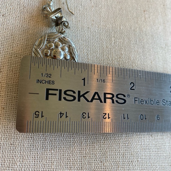 🎄$3 bundled Silver Tone Dangle Earrings - Picture 5 of 5